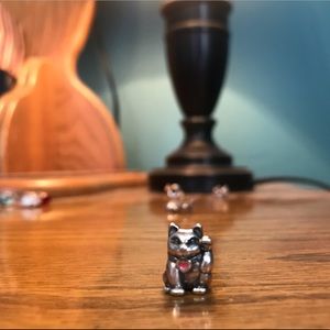 Pandora lucky cat charm